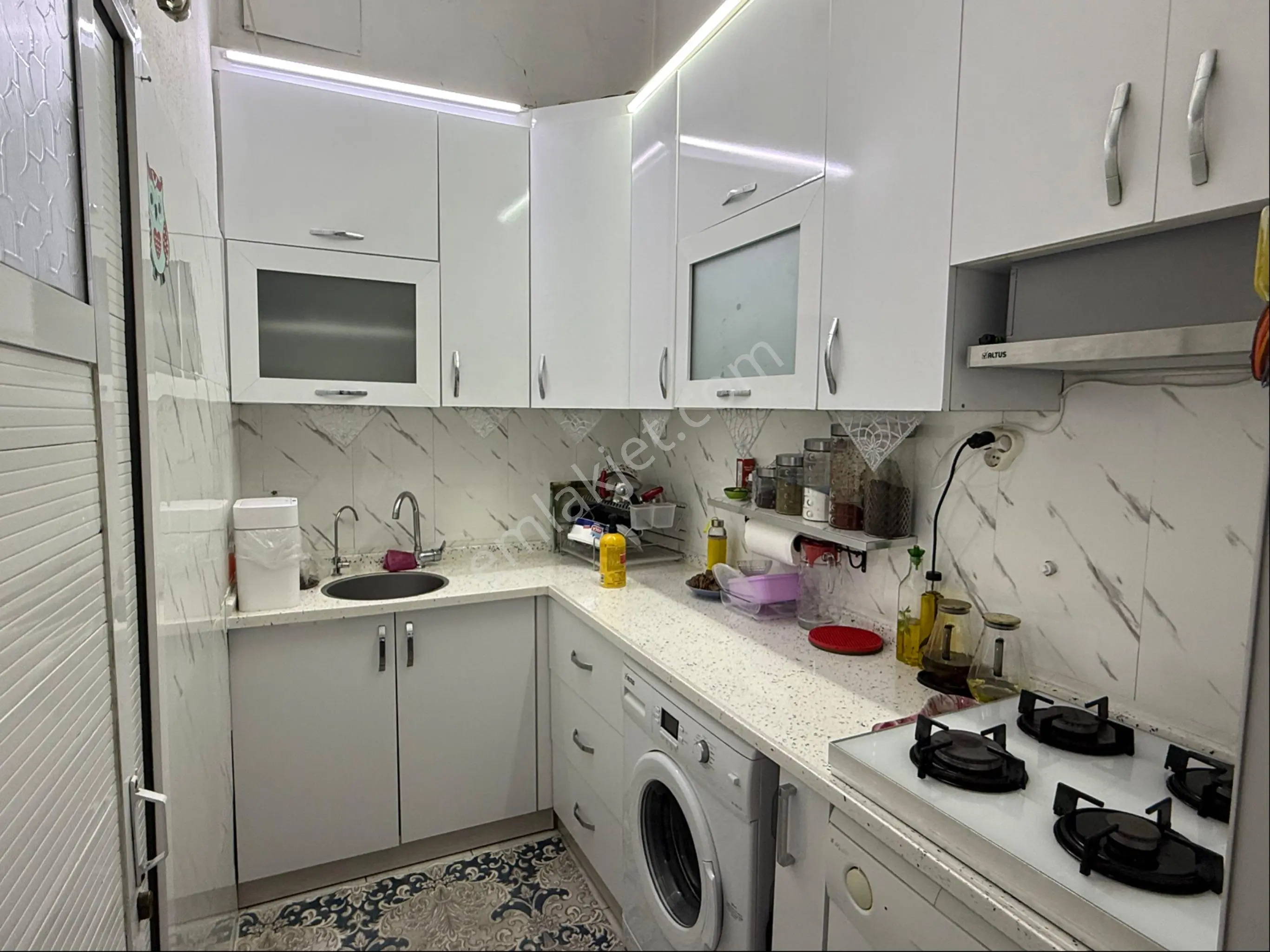 Buca Onat Caddesi’nde Mükemmel Konumda 55 M² Satılık Dükkan - Görsel 4