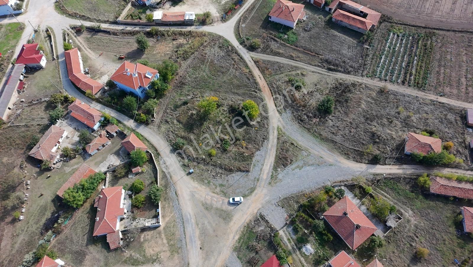 Newcıty Emlaktan Üsküpdere Köy Merkezinde Köşe Arsa 613 M2