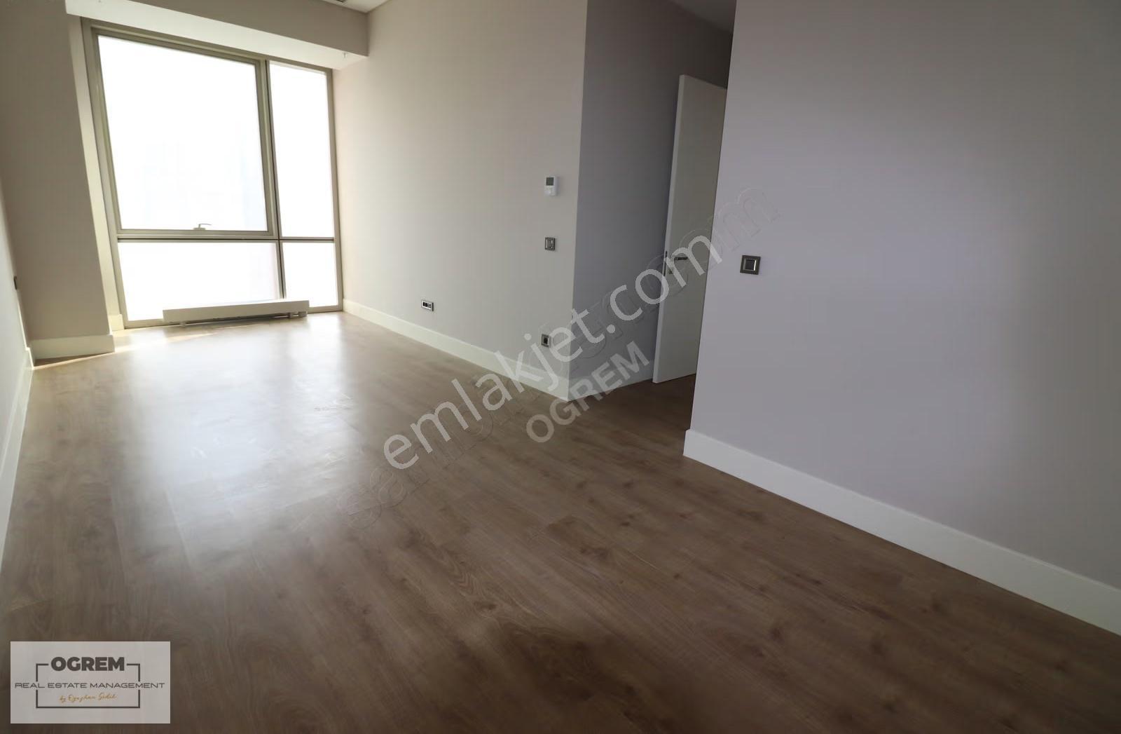 Ataşehir Metropol İstanbul Da Teraslı 4+1 Ofis / Konut