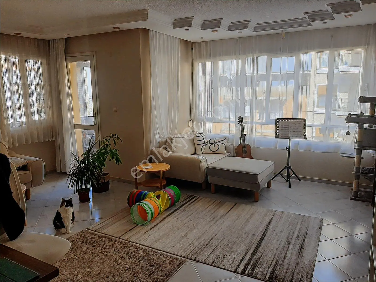 Üçkuyular 14 Sokakta Cadde Cepheli 2+1 Daire