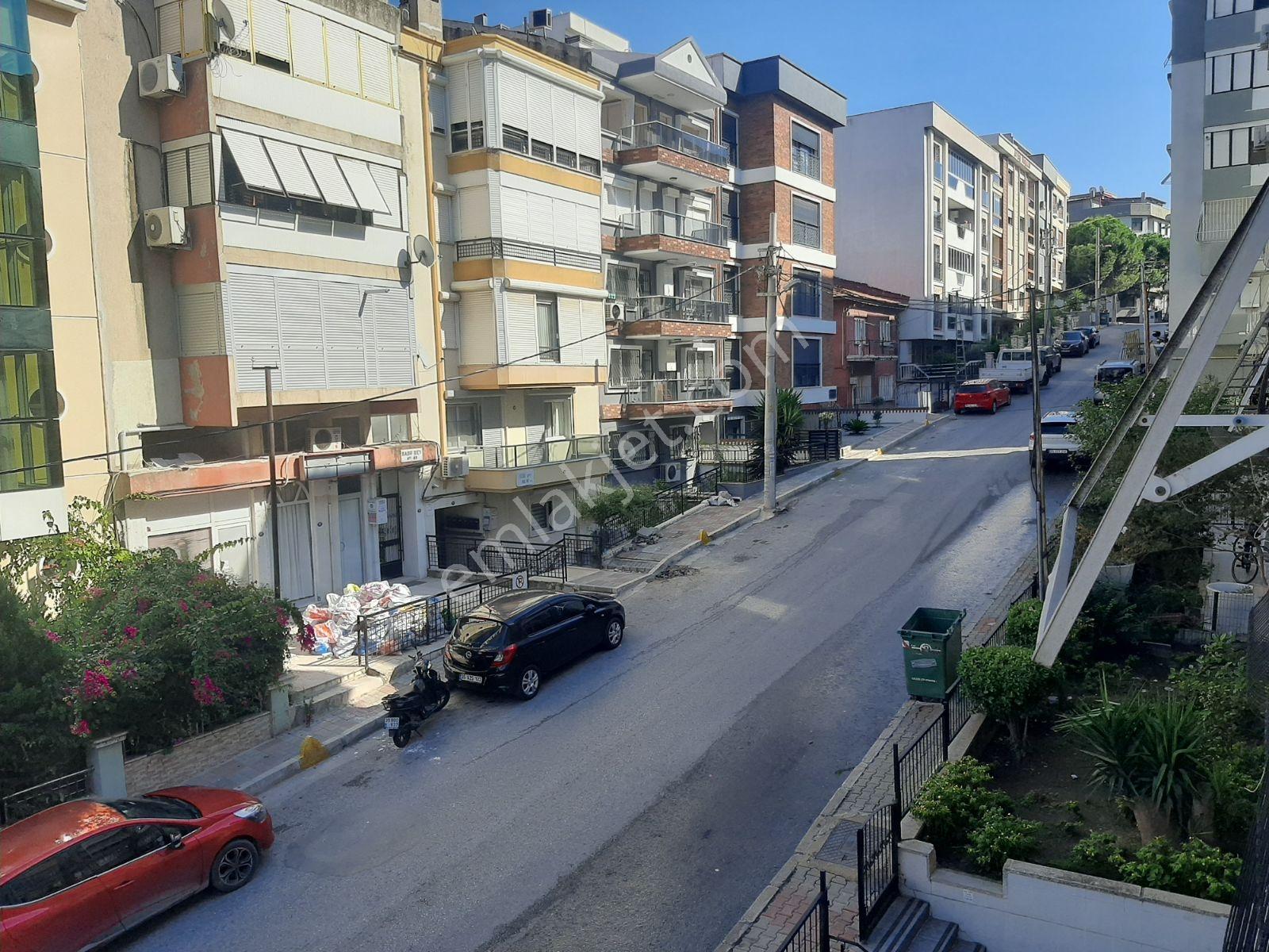 Üçkuyular 14 Sokakta Cadde Cepheli 2+1 Daire - Görsel 22