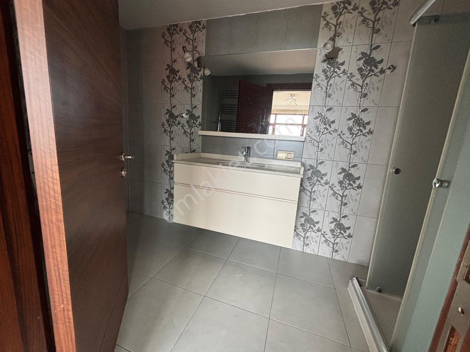 Deha Emlak`tan Kiralık 5+1 Ofis Akçaabat Merkezde - Görsel 17