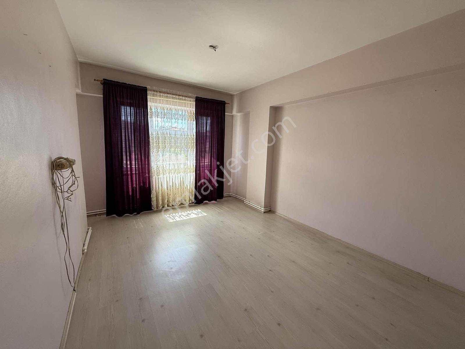 Remax Desıgn Koray Çeşme Meydanında Kiralık 145 M2 3+1 Daire - Görsel 16