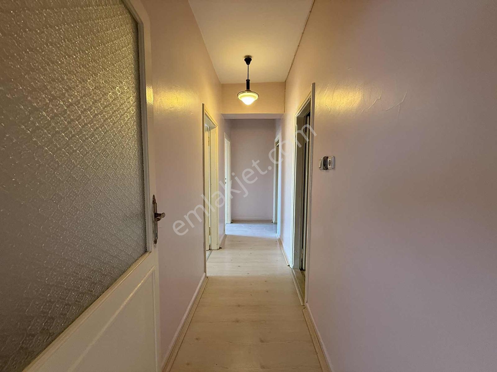 Remax Desıgn Koray Çeşme Meydanında Kiralık 145 M2 3+1 Daire - Görsel 14