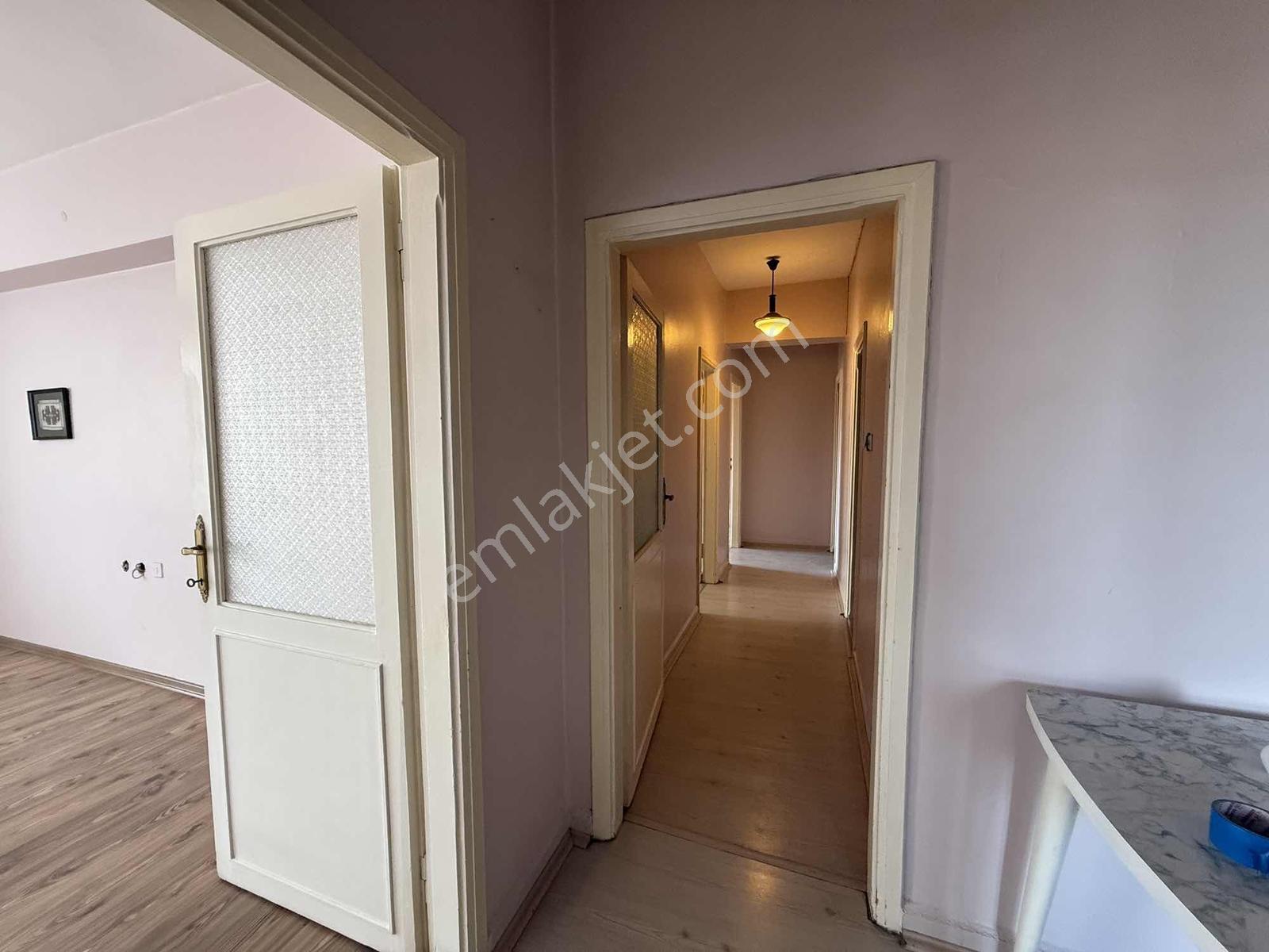 Remax Desıgn Koray Çeşme Meydanında Kiralık 145 M2 3+1 Daire - Görsel 21