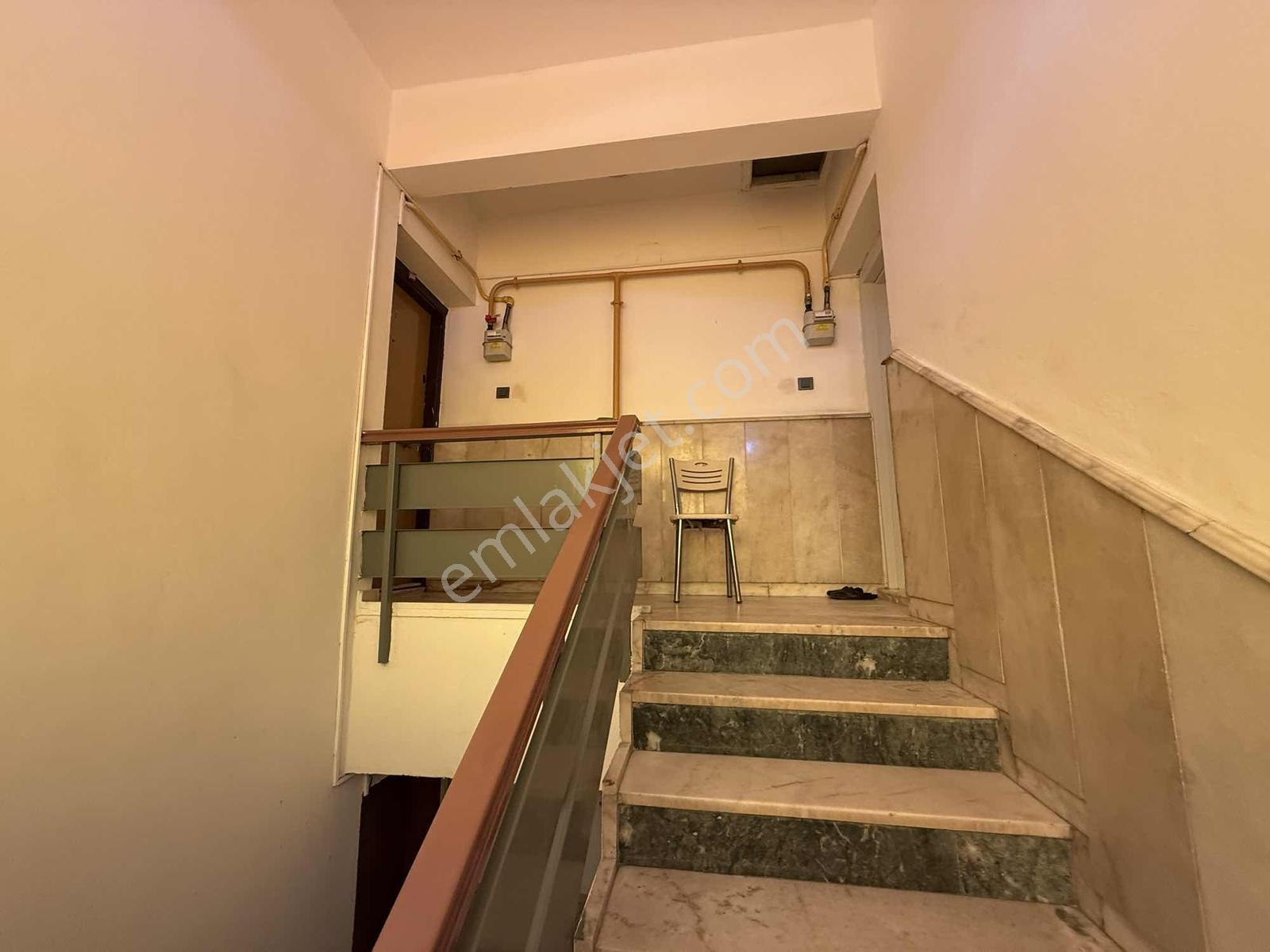 Remax Desıgn Koray Çeşme Meydanında Kiralık 145 M2 3+1 Daire - Görsel 12