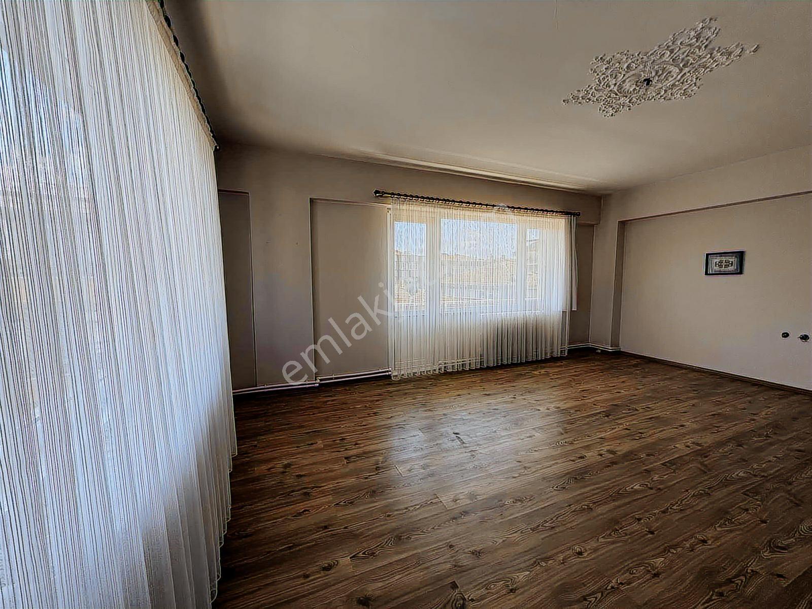 Remax Desıgn Koray Çeşme Meydanında Kiralık 145 M2 3+1 Daire - Görsel 19