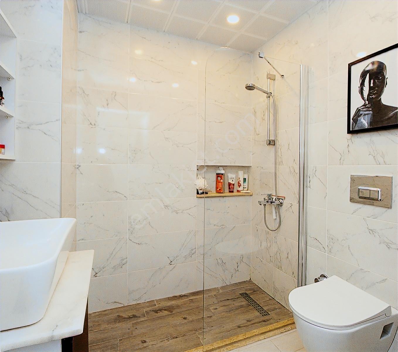 King Cleadore 1 Sitesinde Masrafsız Eşyalı Ara Kat Daire | Tekce - Görsel 28