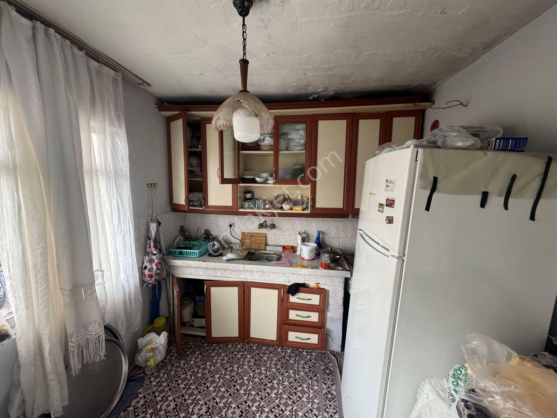 Turgutlu 7 Eylül Mahallesinde Komple Satılık Üç Katlı Bina - Görsel 18