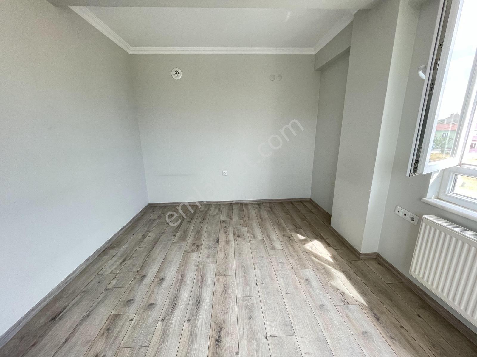 Özbey Emlaktan Şehir Hastanesi Yakını Balkonlu Kiralık 2+0 - Görsel 6