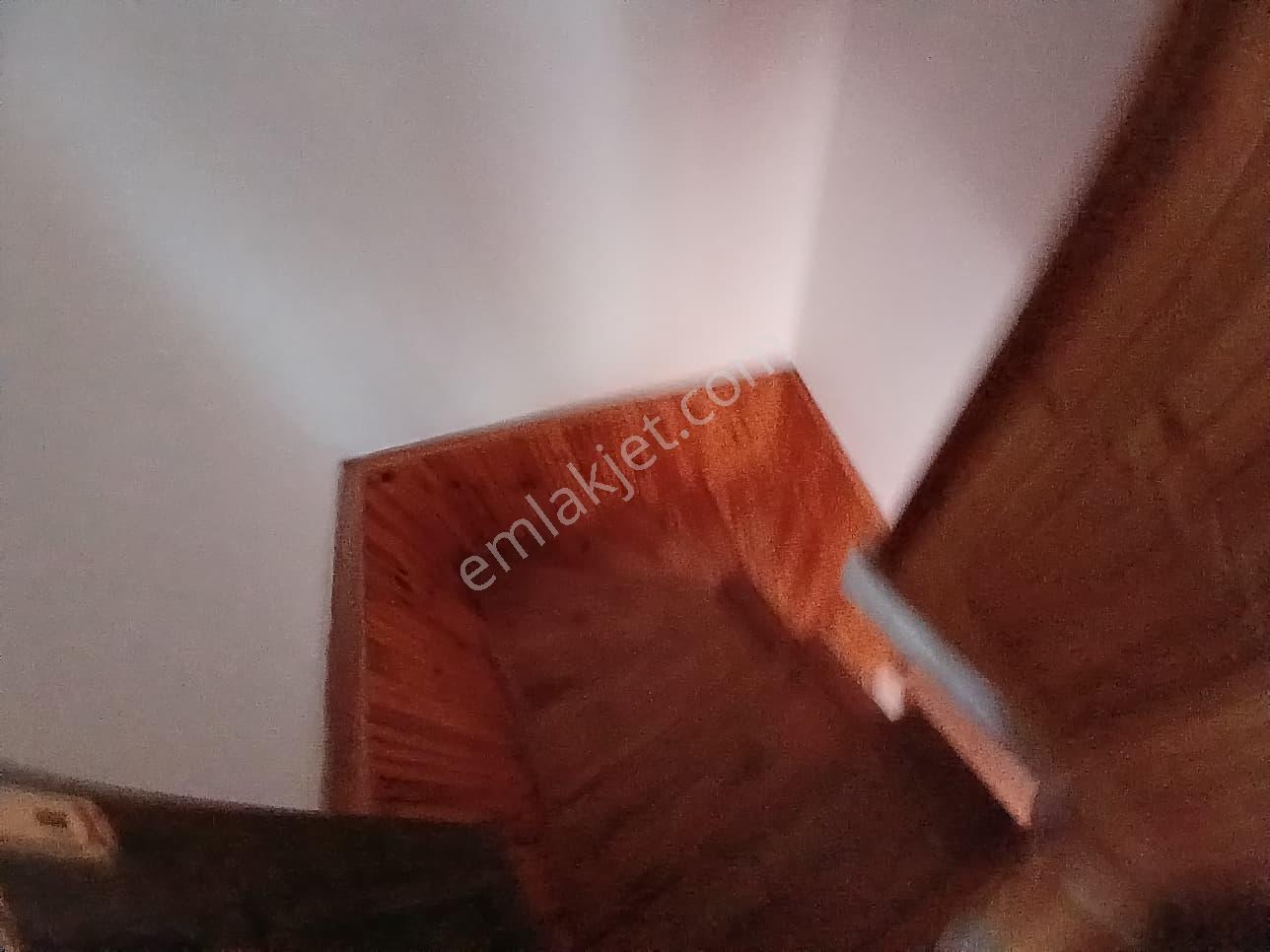 Merkezi Konumlu Geniş Bahçeli 4+1 Villa - Görsel 33