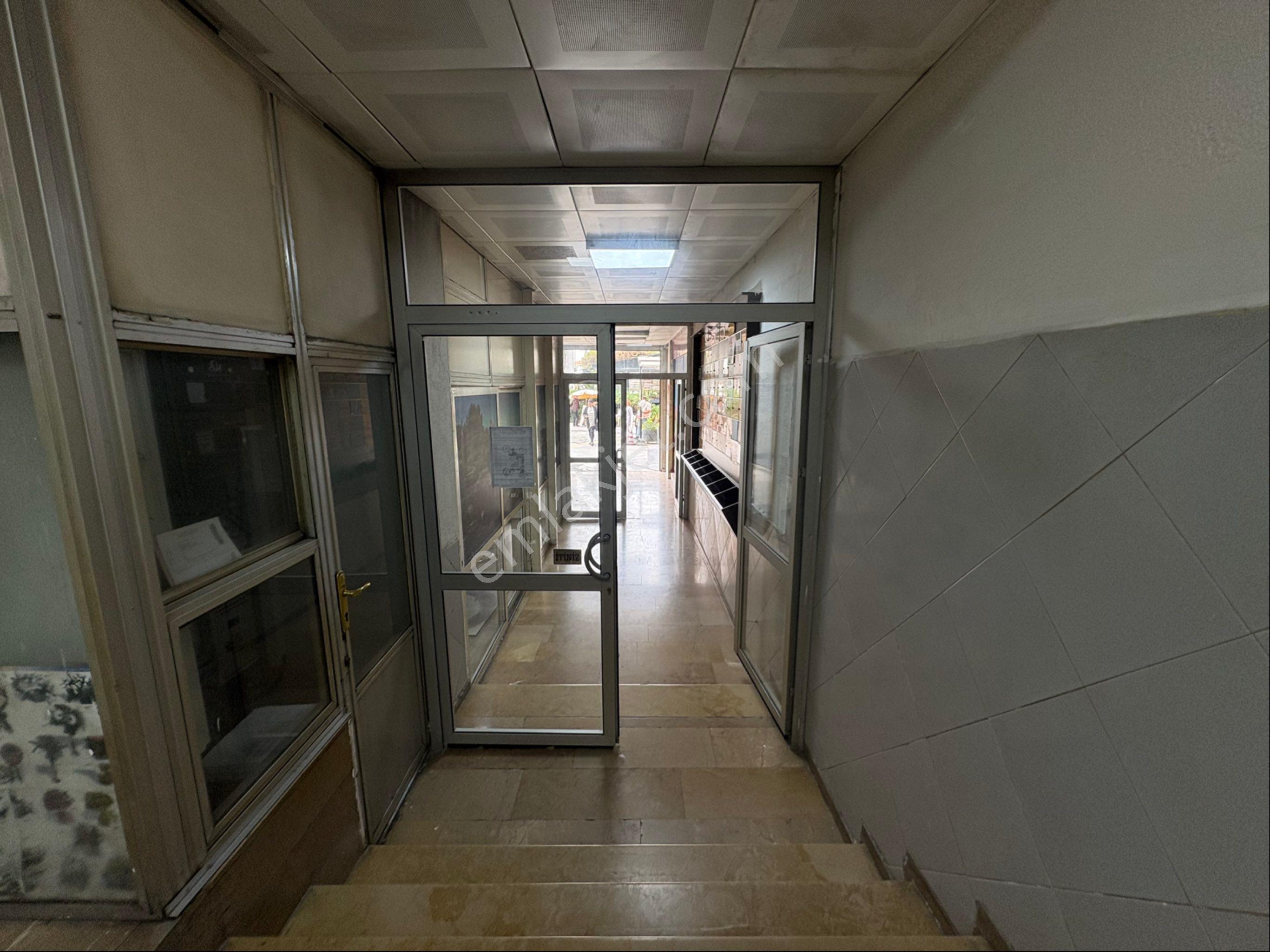 İzmir Kemeraltı Konak Saray İş Hanında Satılık Ofis - Görsel 4