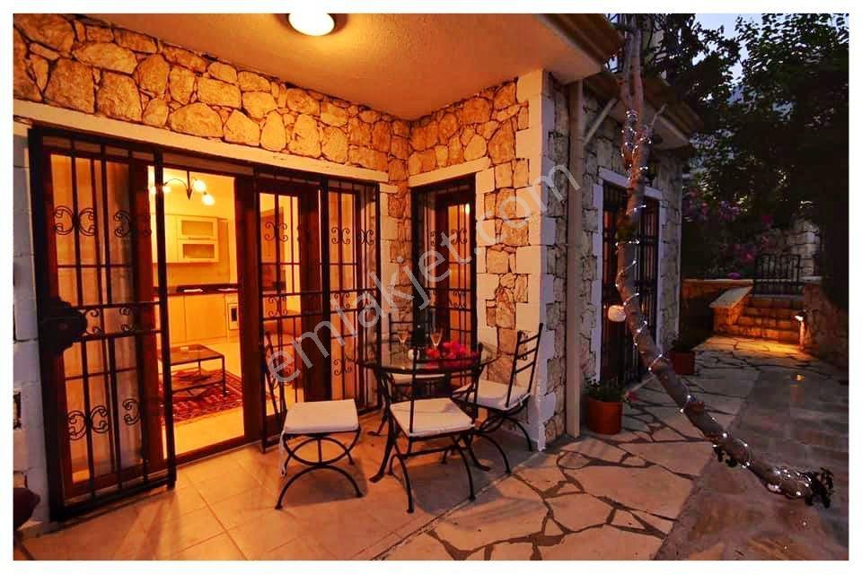 Kalkan Merkezde Mediterranean Sitesinde 1+1 Bahçe Katı Daire - Görsel 2