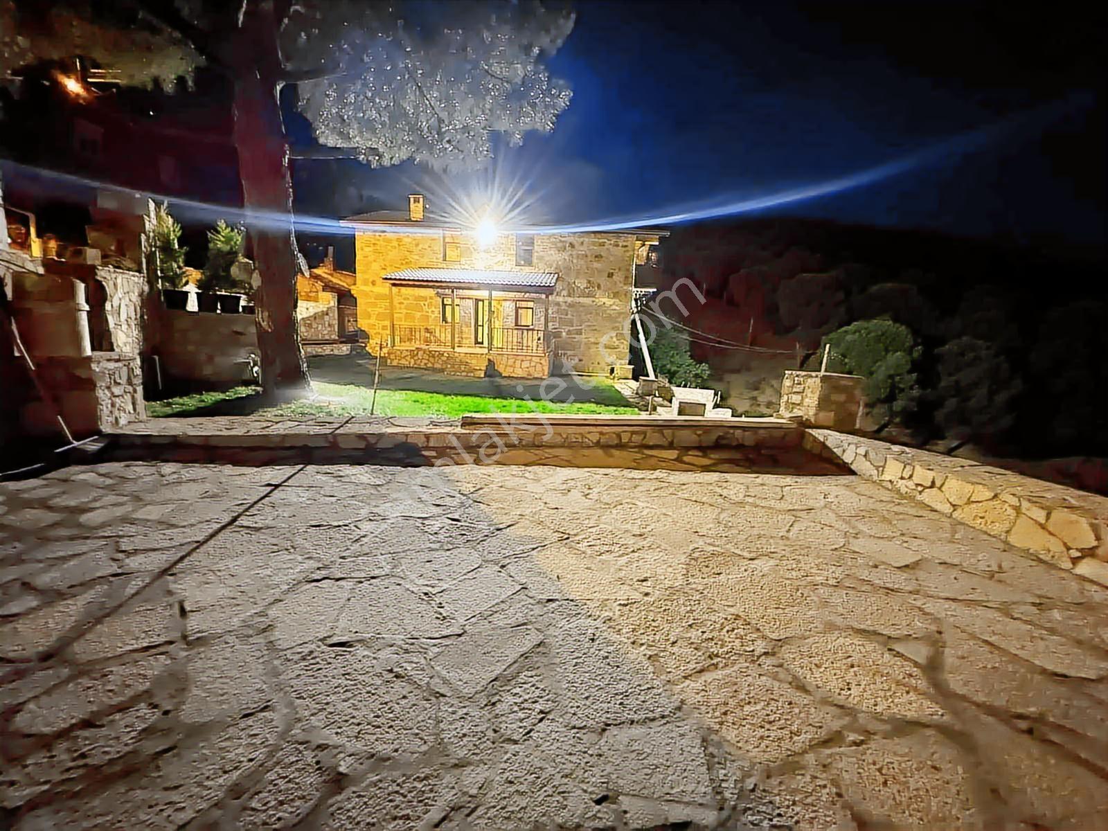 Uçardan Deniz Manzaralı Özel Yapım Muazzam Taş Ev - Görsel 21