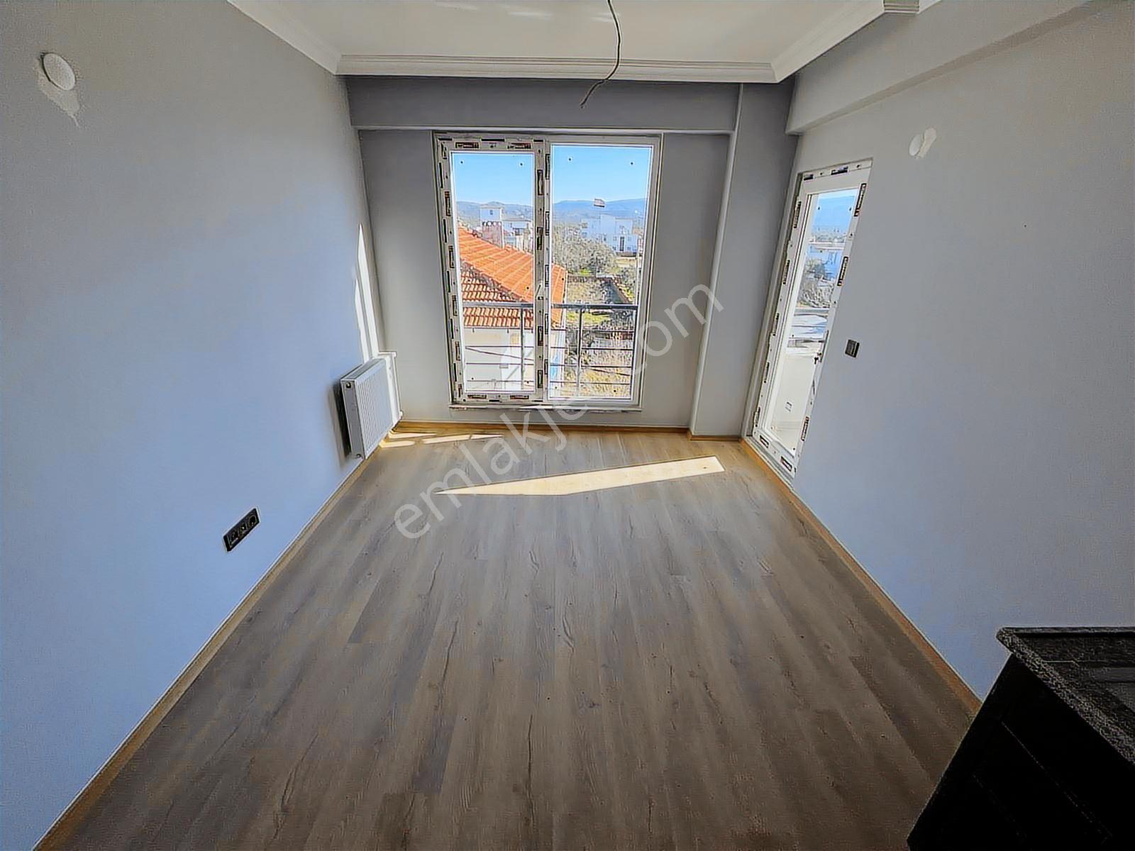 Uçardan Kemalpaşa'da Ön Cephe Doğa Manzaralı Sıfır 2+1 Daire - Görsel 11