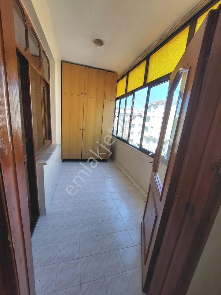 Cadde Üzeri Kiralık Daire - Görsel 13