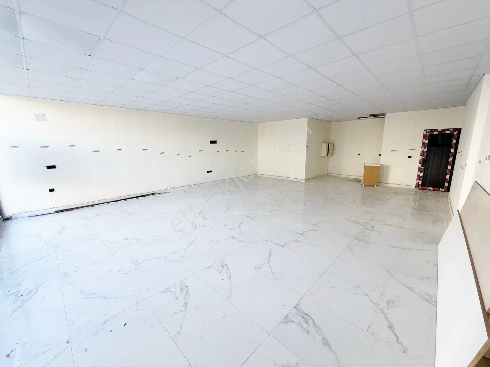 ░_*arcıty*_░den Erdemli Çeşmeli'de 110 M² Geniş Kiralık Dükkan* - Görsel 4