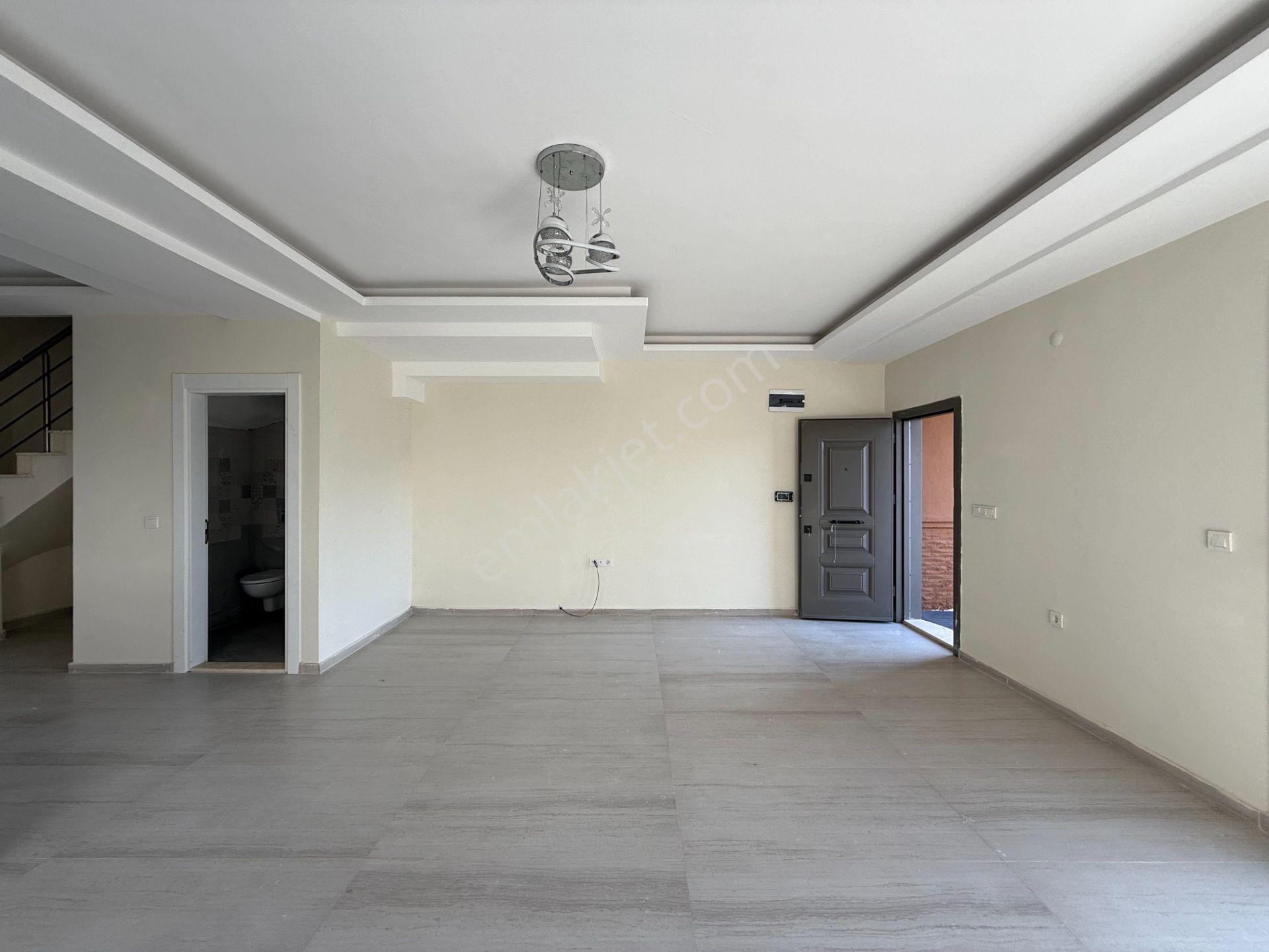 Seferihisar Tepecik Mahallesi’nde Bahçeli • Verandalı • Yerden Isıtmalı Sıfır Kiralık Geniş Villa - Görsel 3