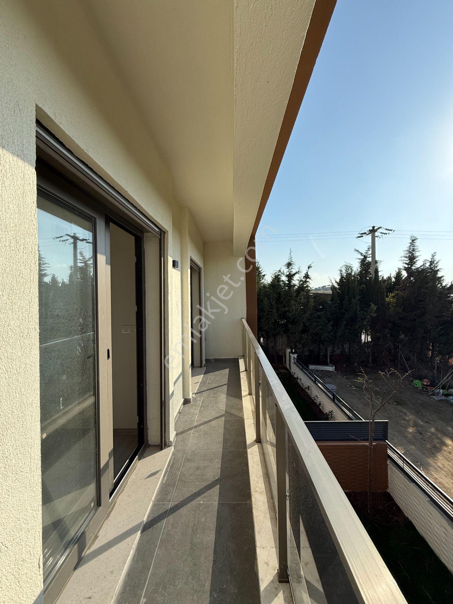 Seferihisar Tepecik Mahallesi’nde Bahçeli • Verandalı • Yerden Isıtmalı Sıfır Kiralık Geniş Villa - Görsel 12