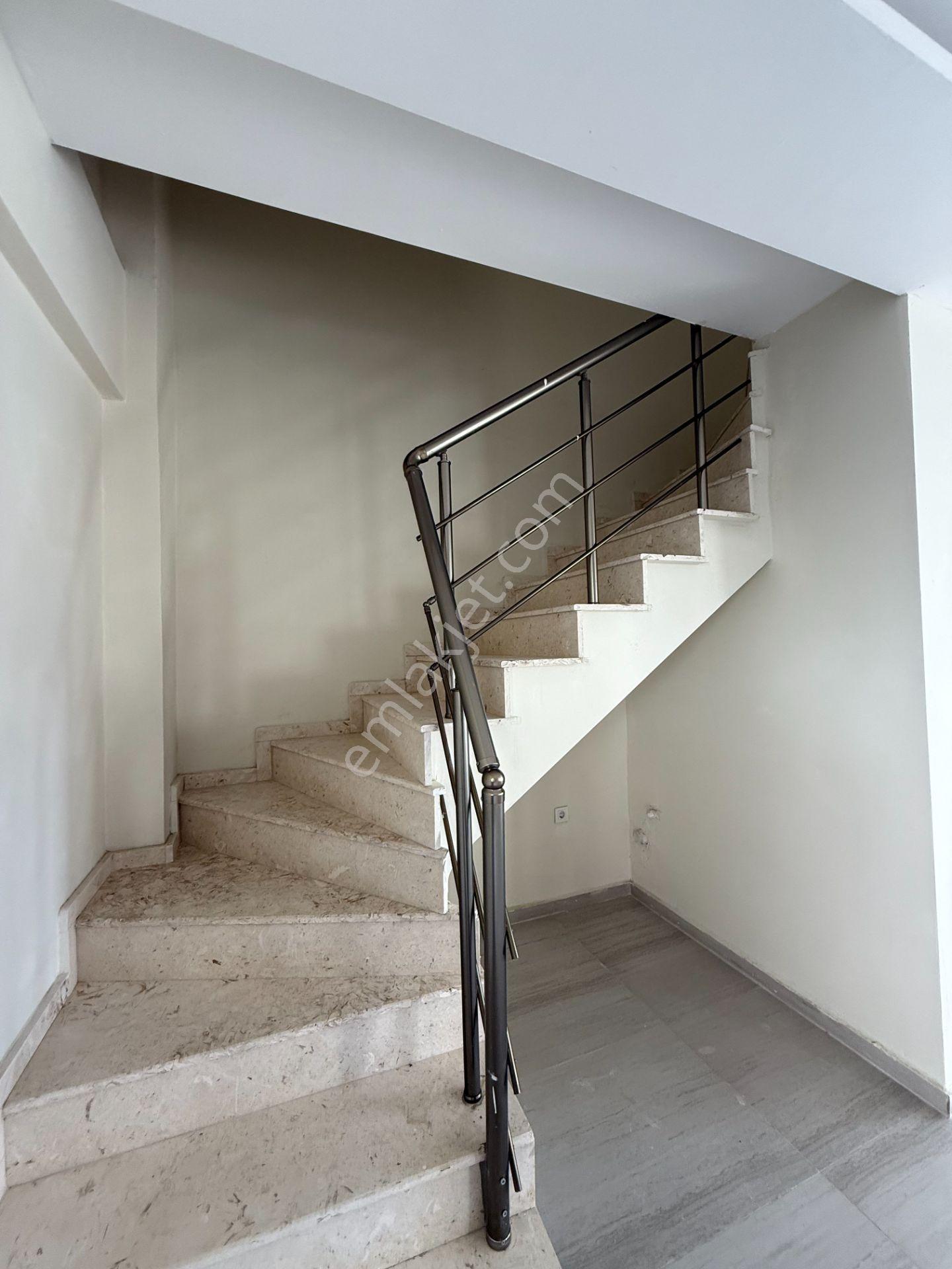 Seferihisar Tepecik Mahallesi’nde Bahçeli • Verandalı • Yerden Isıtmalı Sıfır Kiralık Geniş Villa - Görsel 15