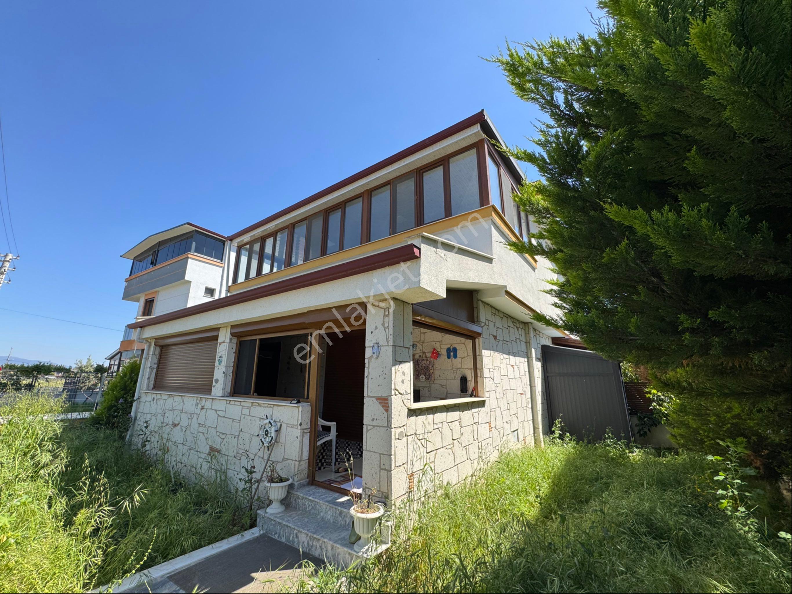 İzmir Seferihisar Doğanbey De Satılık Bahçeli 2+2 Villa
