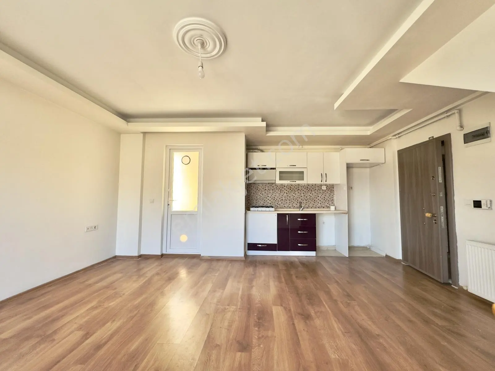 Turgut Mahallesinde Deniz Manzaralı Kiralık 1+1 Dubleks Daire - Görsel 4