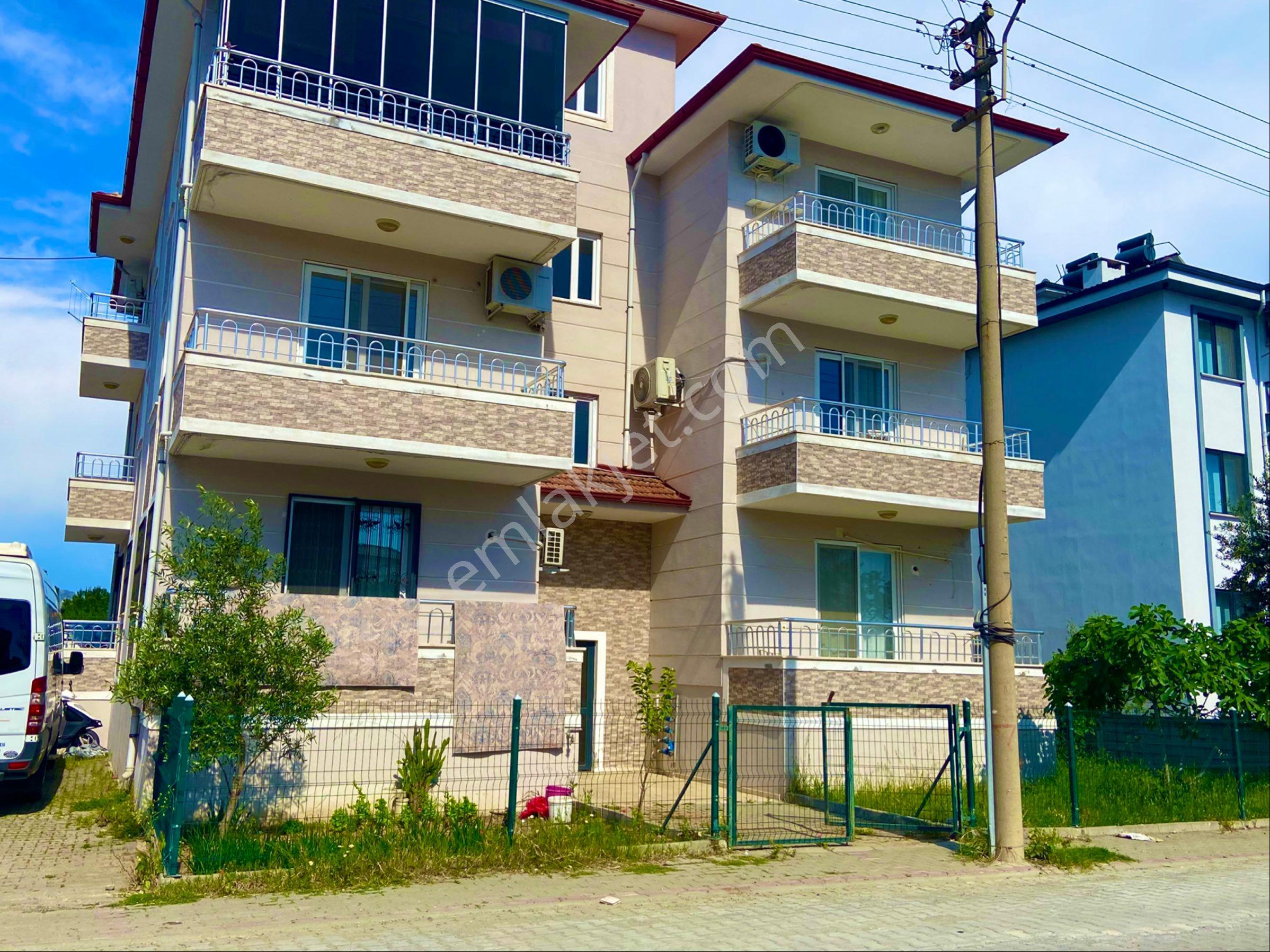 Ortaca Cumhuriyet’te Kapalı Mutfak Ebeveyn Banyolu Bahçe Otoparklık Kiralık İki Artı