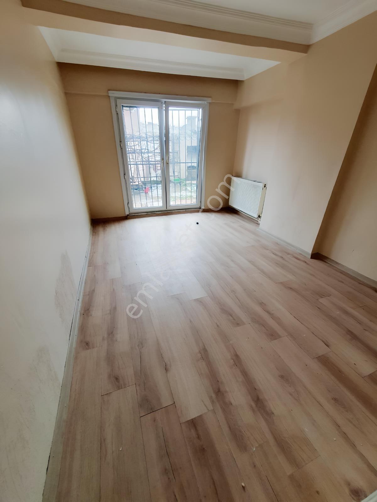 İçerenköy Muhtarlık Civarı 2+1 Kiralık Depo Veya Daire