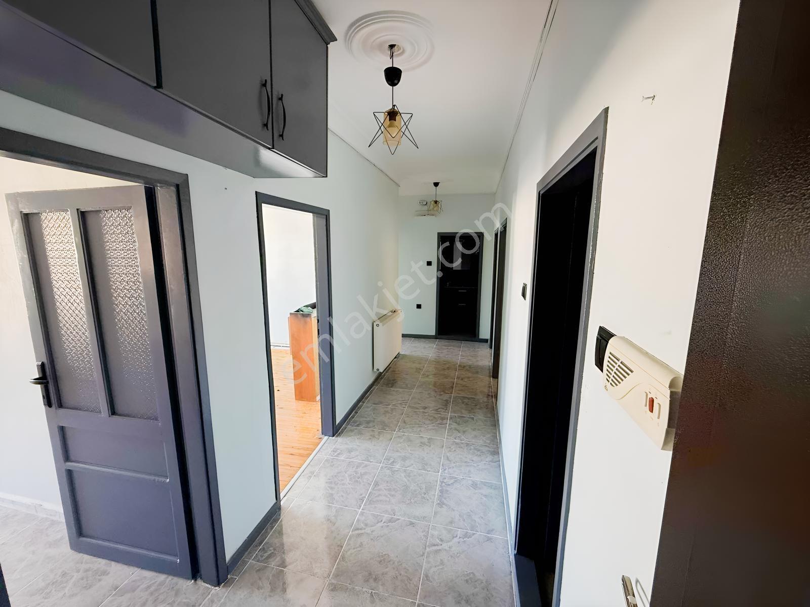 Bulut Emlaktan Merkezi Konumda Kiralık 3+1 Daire - Görsel 5