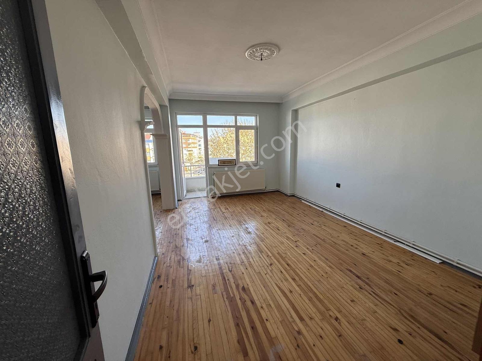 Bulut Emlaktan Merkezi Konumda Kiralık 3+1 Daire - Görsel 8