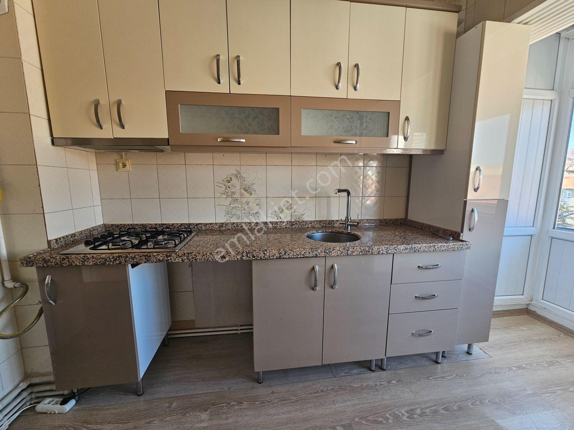 Dutluk Metro’ya, Yakın Masrafsız & Manzaralı 3+1 Kiralık Daire! - Görsel 24