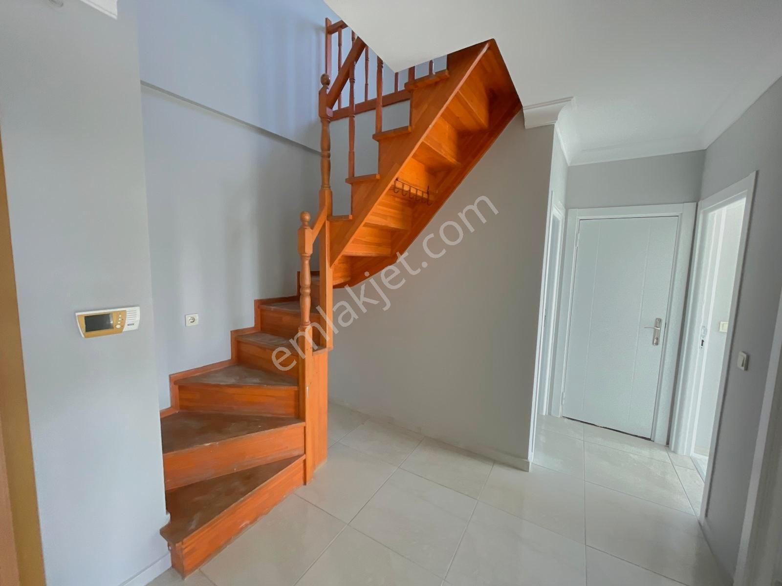 Acill Satılık Çatı Dubleks 3+1 İskanlı 120 M2 Güney Cephe Acilll - Görsel 9