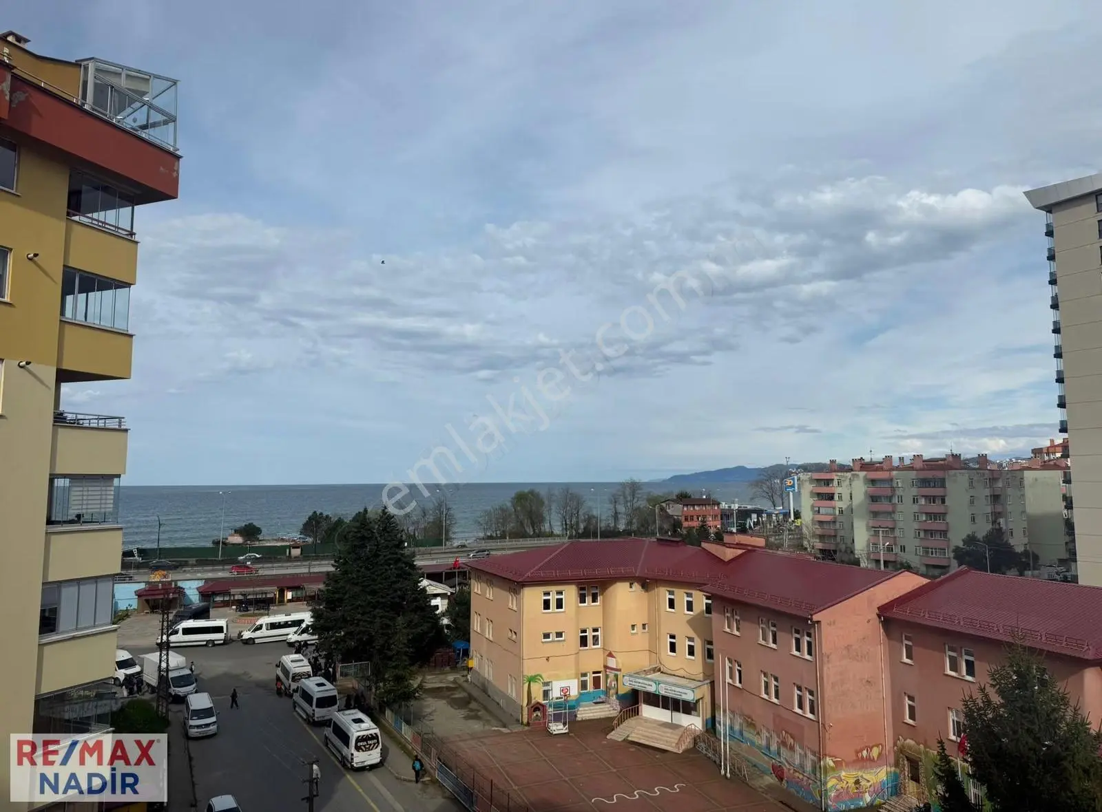 Remax Nadir'den Acarkent Yalı Evlerinde 3+1 135 M2 Deniz Manzara