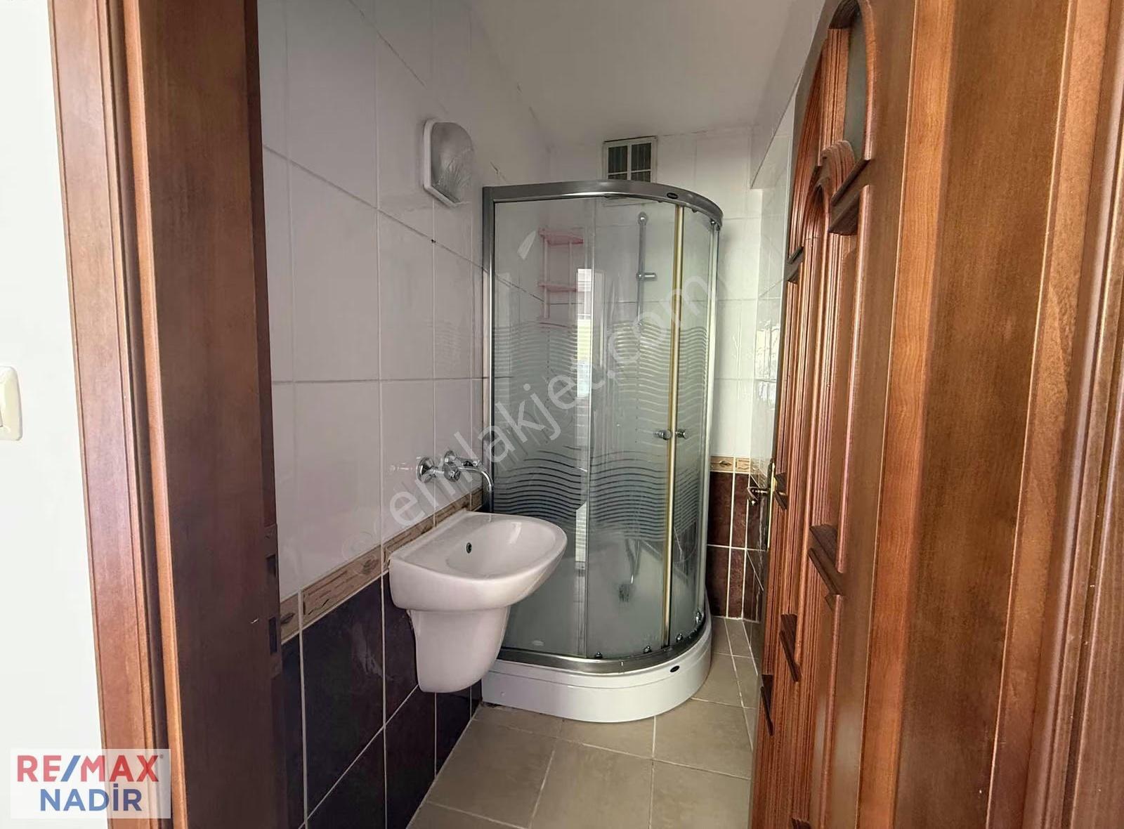Remax Nadir'den Acarkent Yalı Evlerinde 3+1 135 M2 Deniz Manzara - Görsel 12