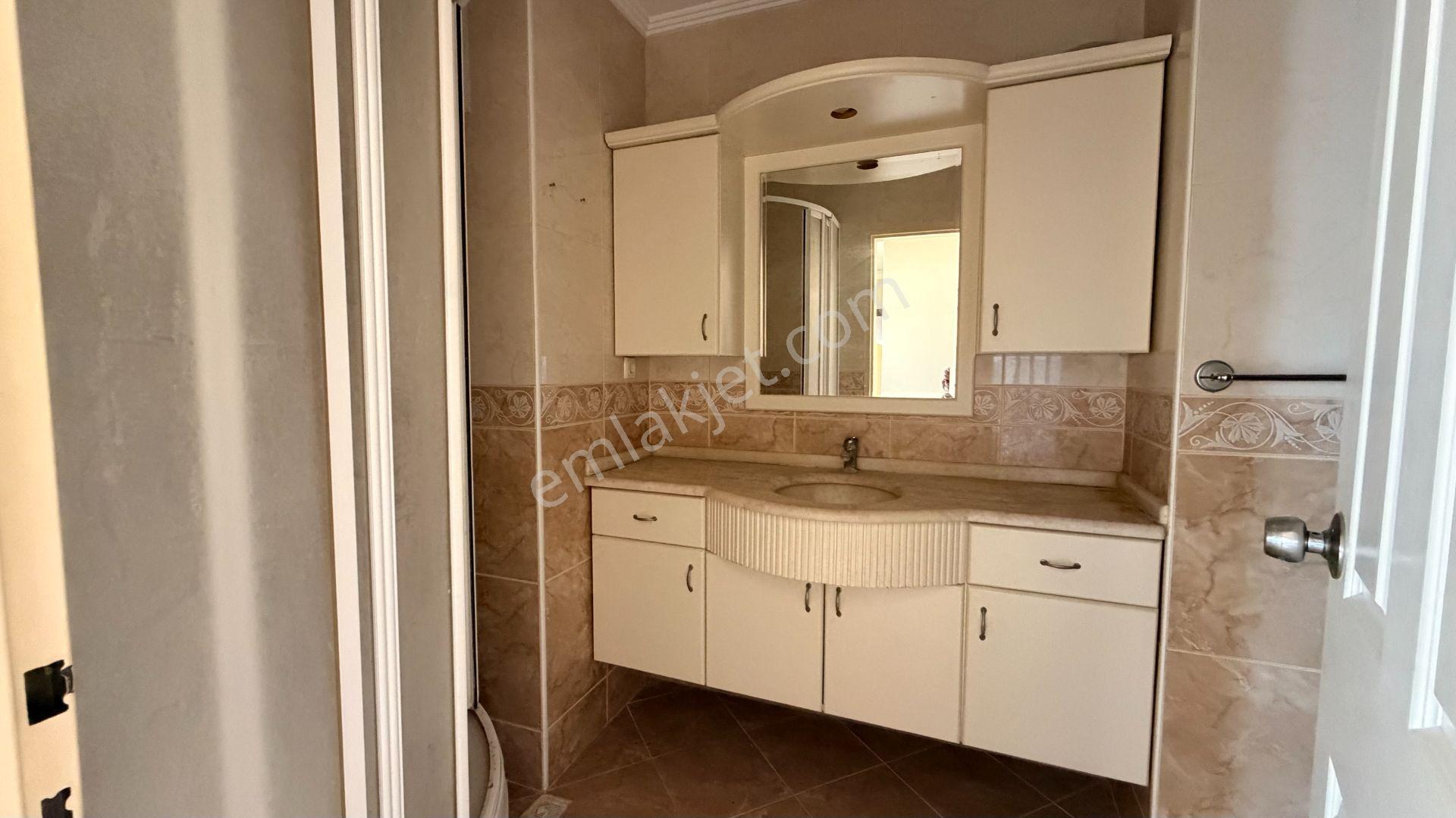 Kuşadası Sahiline 250 Mt Mesafede Manzaralı Çatı Dubleks - Görsel 35