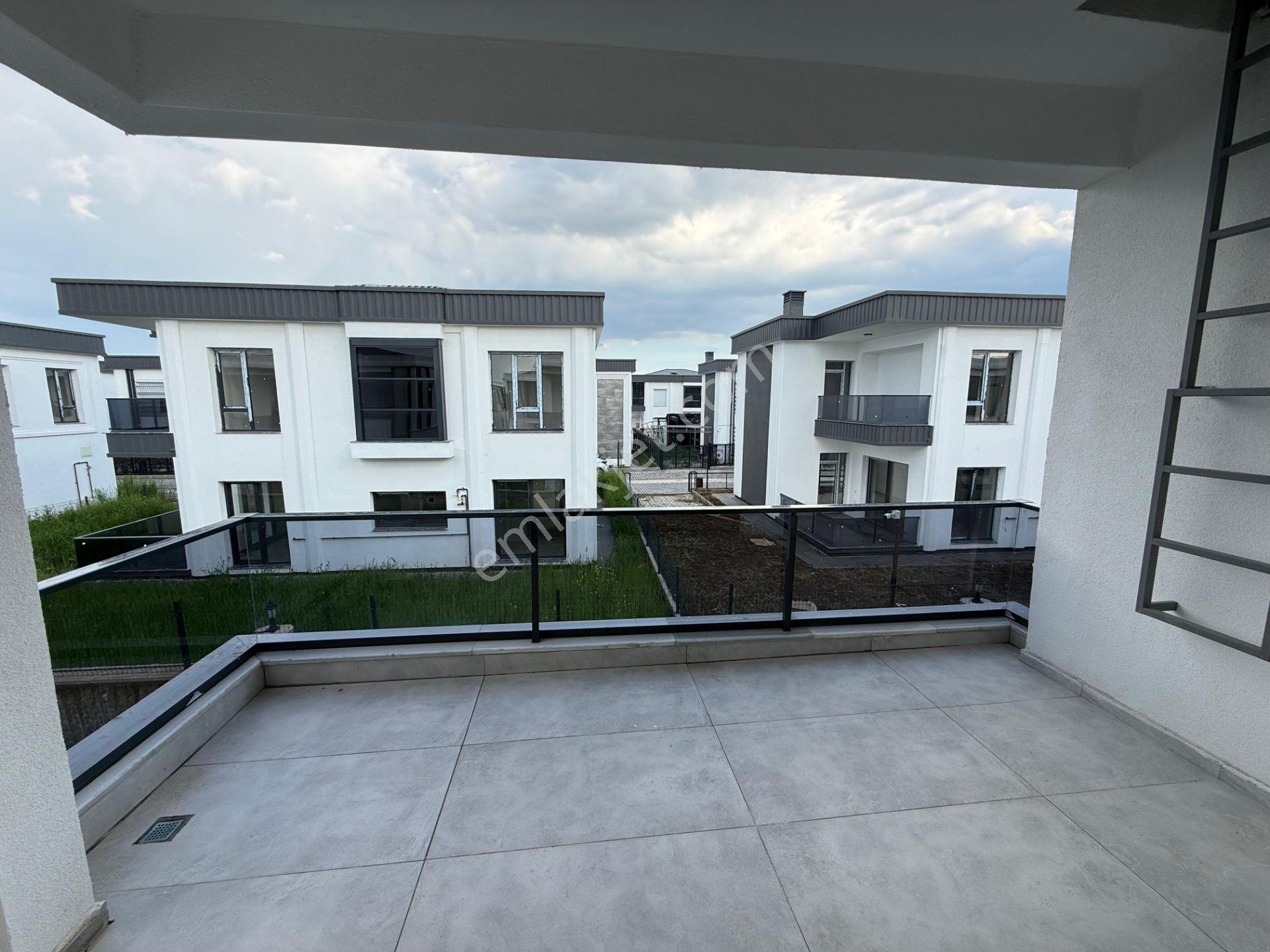 Makro Life Gayrimenkul'den Özay Villalar'ında 4+1 Satılık Villa - Görsel 15