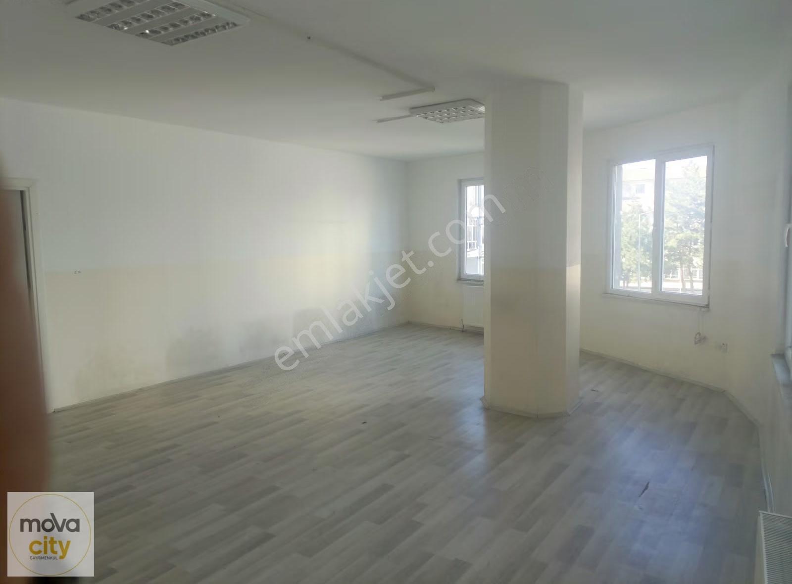 Valilik Yanında Gazi Caddesi Üzeri Bina 2 Odalı Ferah Büro, Ofis