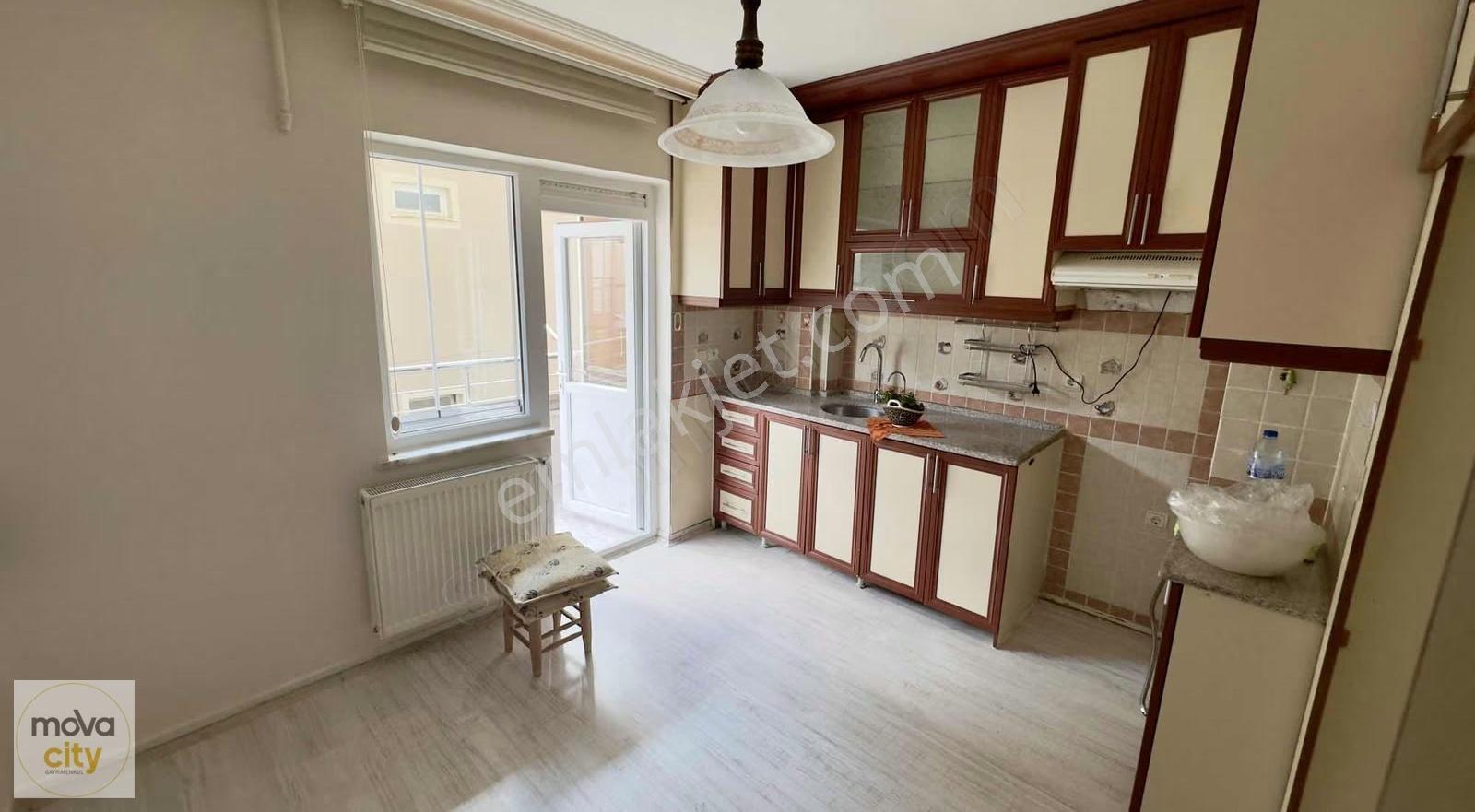 Bahçelievler Şenyurt Caddesi Üzeri Kiralık 3+1 Ara Kat Daire