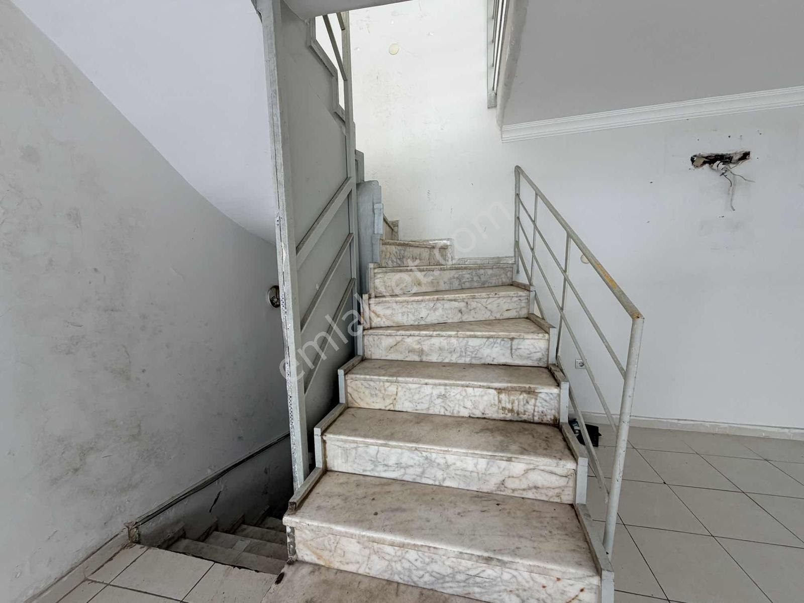 Yüzüncü Yıl Bulvarında Köşe Dükkan - Görsel 3