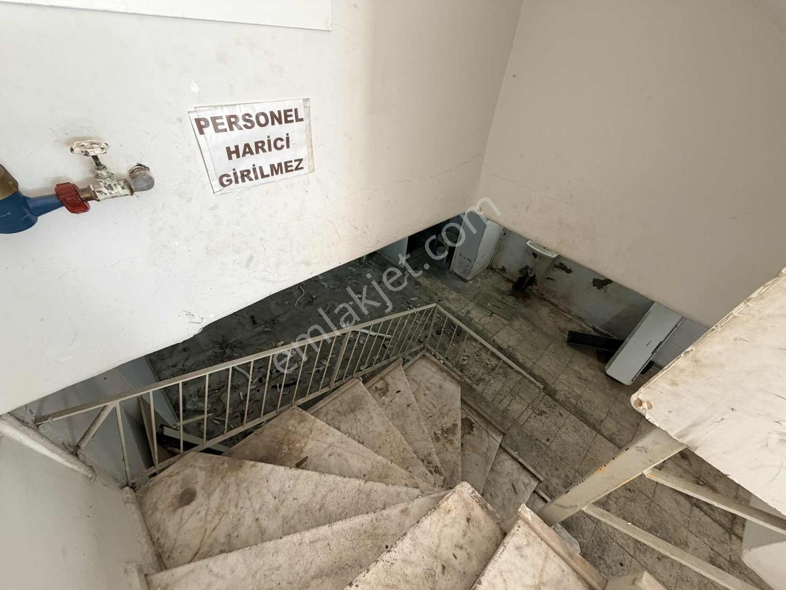 Yüzüncü Yıl Bulvarında Köşe Dükkan - Görsel 9