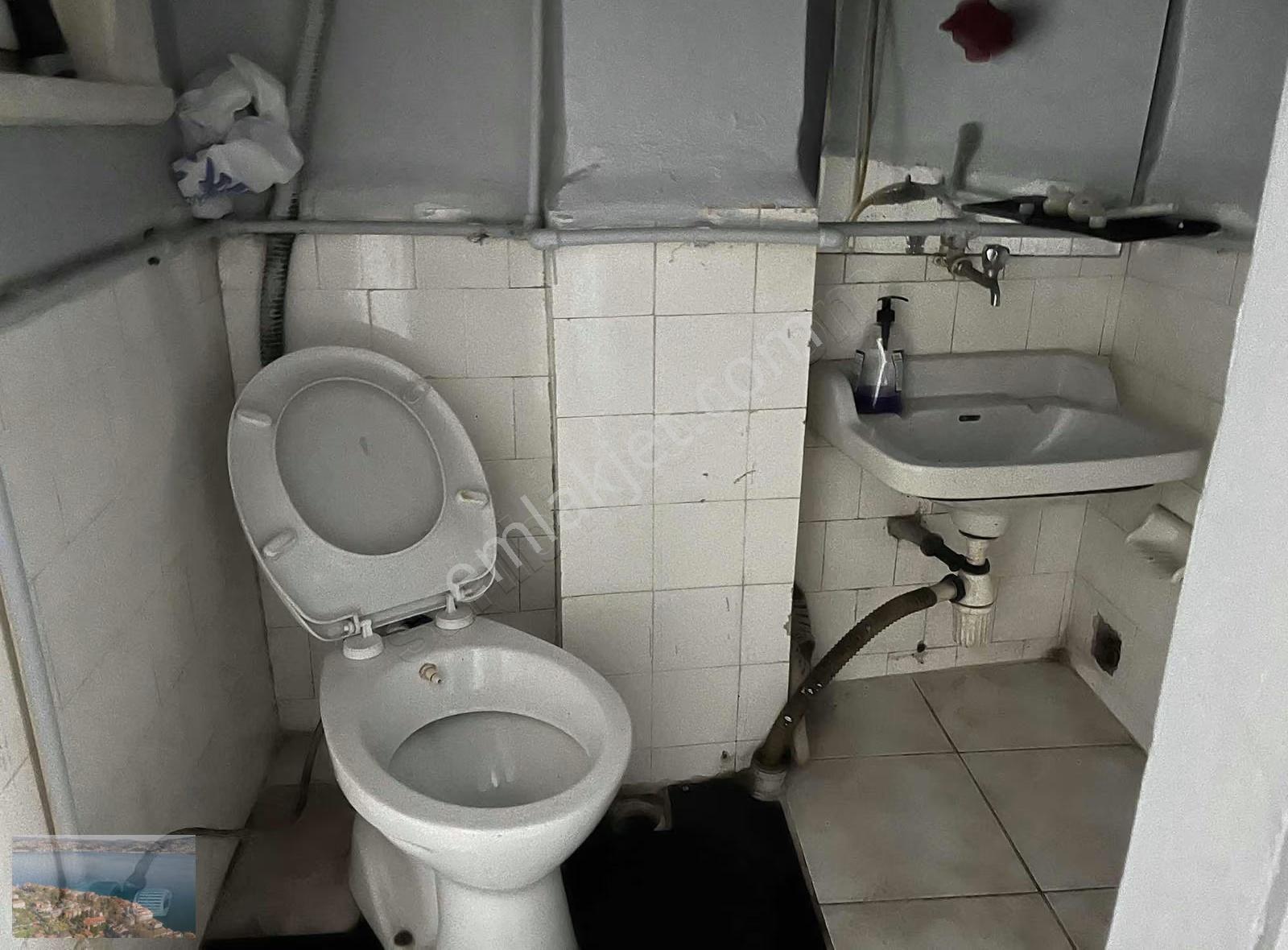 Sümbül Efendi Mah'de Tabela Değeri Yüksek 80m2 Satılık Dükkan - Görsel 8