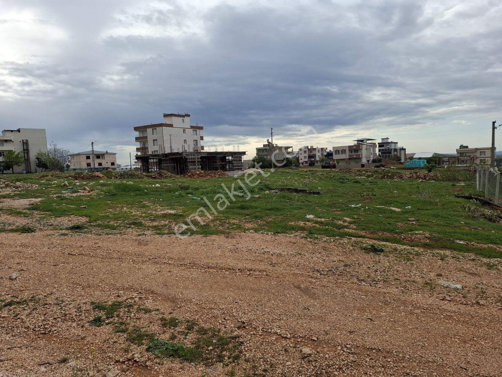 Hakev'den Pınarbaşı Mahallesinde Ana Yola Yakın Satılık Arsa
