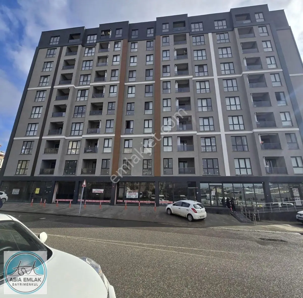 Asia'dan Metroya Yakın Merkezi Konumda Kiralık 1+1 Daire