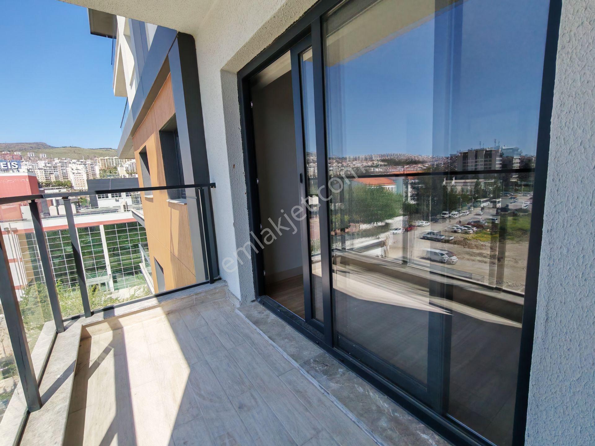 North Mavişehirde Havuz Cepheli Modern 2+1 Kiralık Daire - Görsel 12