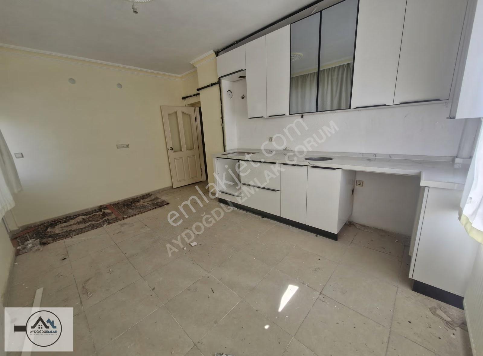 Aydoğdu'dan Cumartesi Pazarı Civarı 3+1 2.kat 50m2 Şahşi Depolu.
