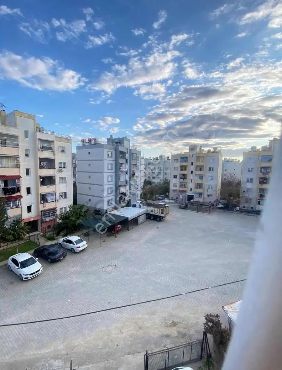 Deniz'den Salı Pazar Yolunda Kiralık 4. Kat