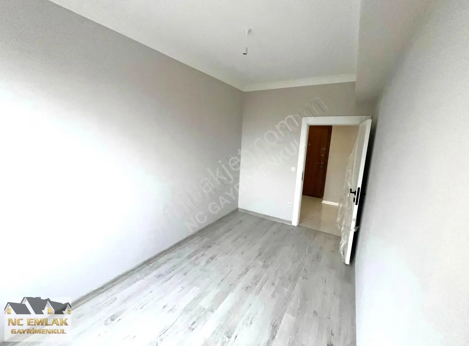 Pendik'te Deniz Manzaralı, Site İçinde Lüks 2+1 Satılık Daire - Görsel 3