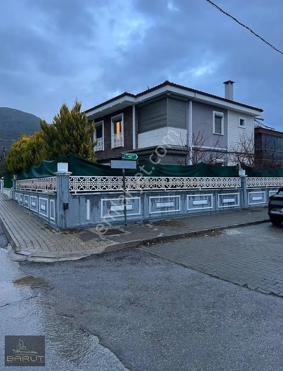 Düğerek'te Lokasyon Avantajıyla Havuzlu Prestij Villa