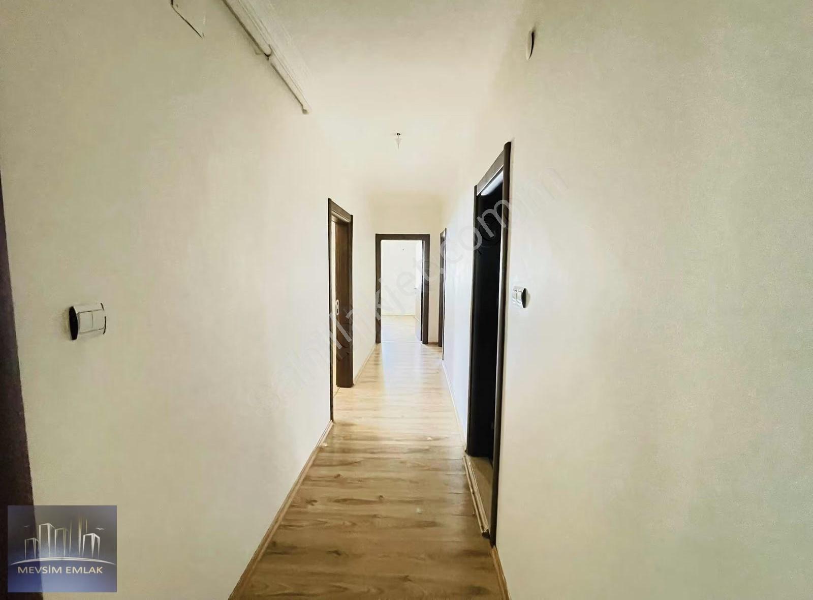 Mevsim Emlaktan Kiralık 3+1 Daire - Görsel 12