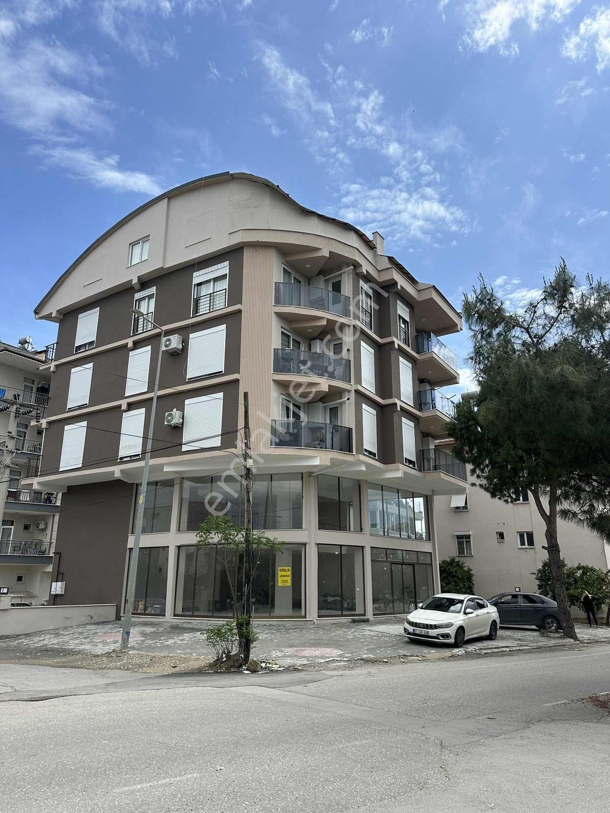 İşlek Cadde Üzeri 3 Katlı 450 M2 Satılık Ticari Mülk